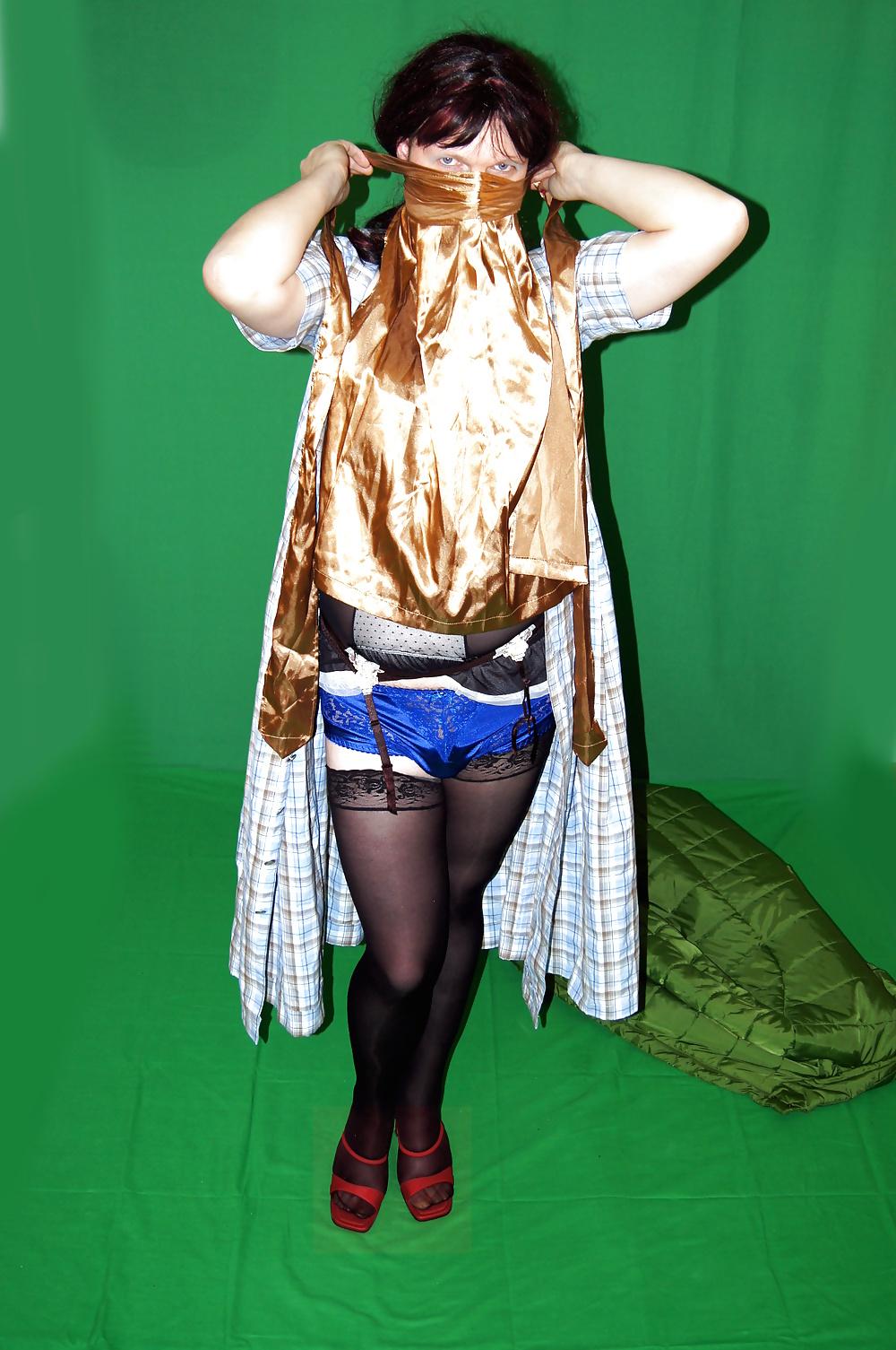 8P Tgirl with Dirndl under the green Jacket