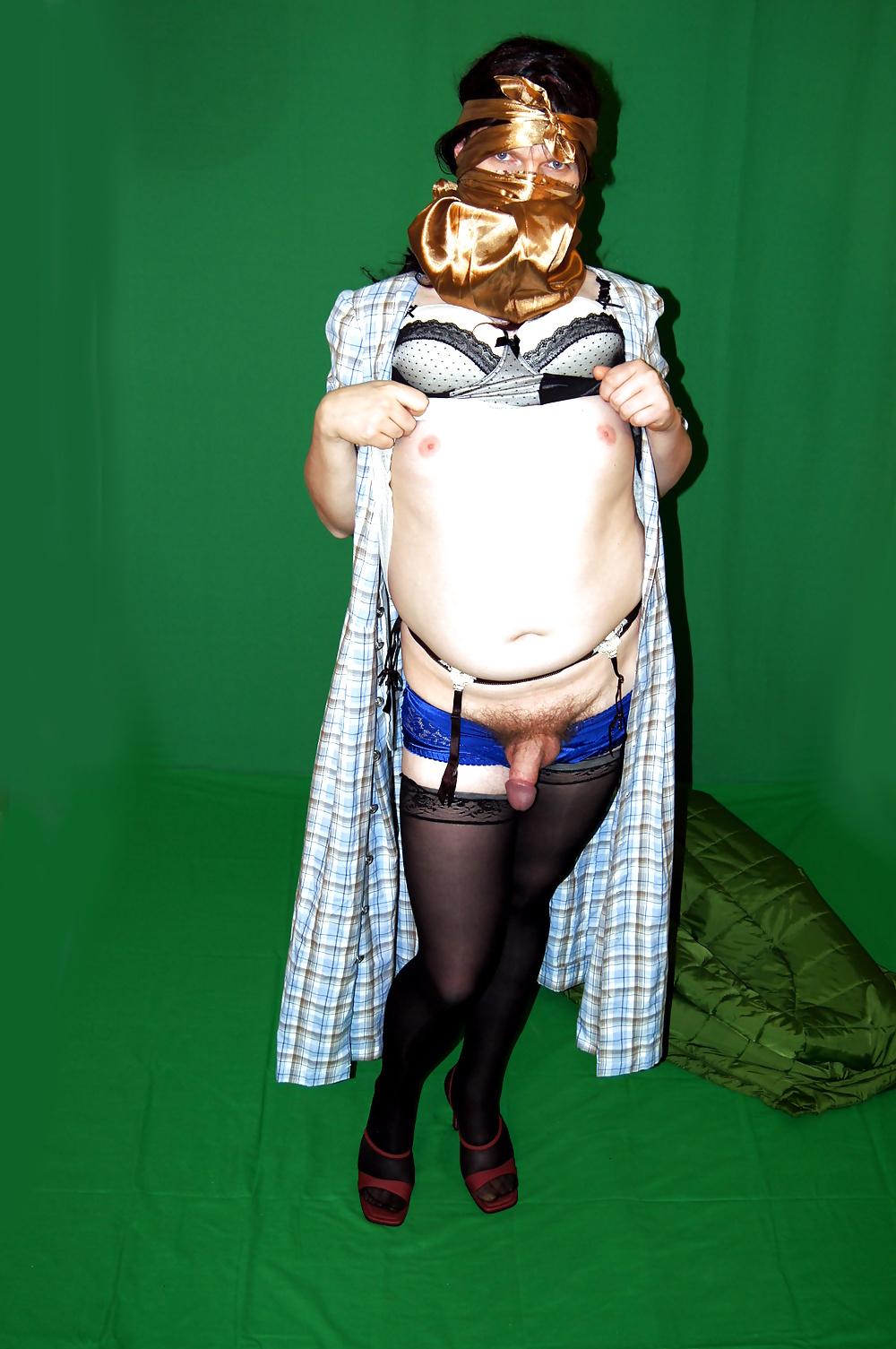 8P Tgirl with Dirndl under the green Jacket