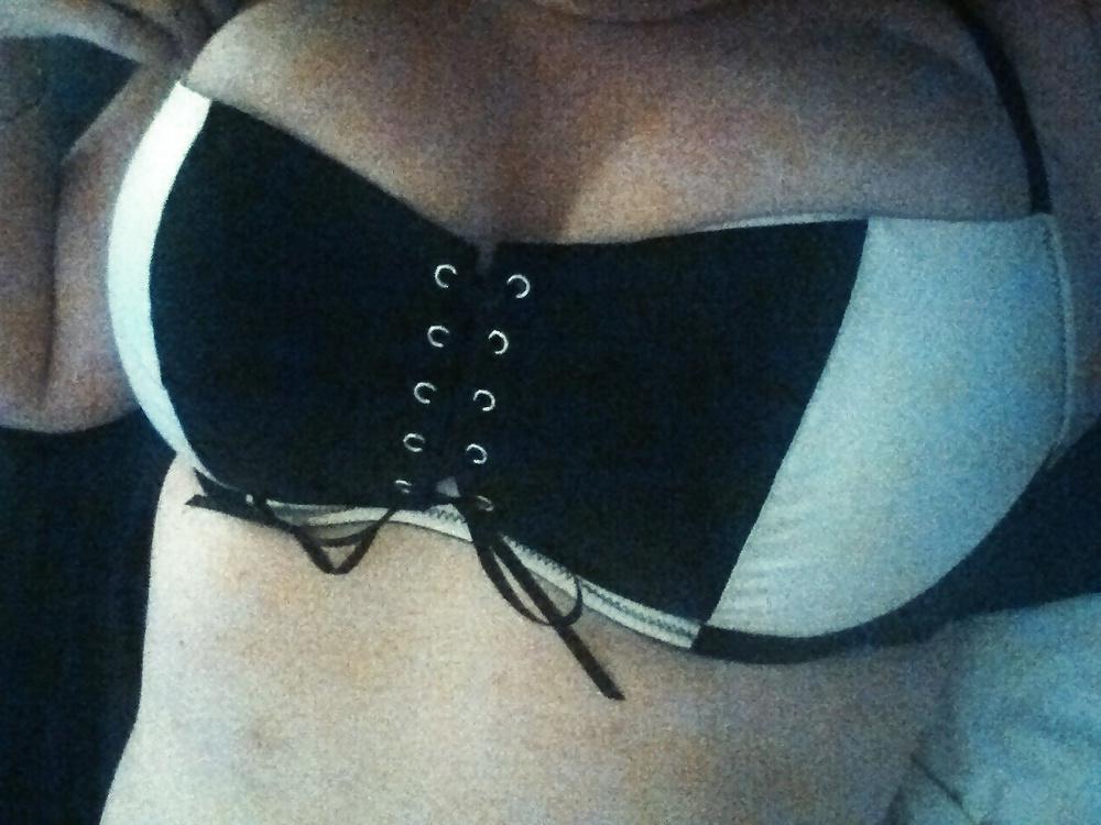 8P Big Tits 