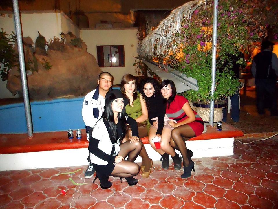 25P Mexicanas en pantimedias  mexican girls in pantyhose  4