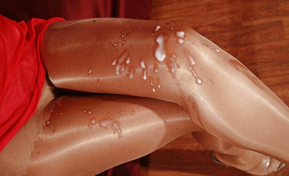 15P Cum on pantyhose