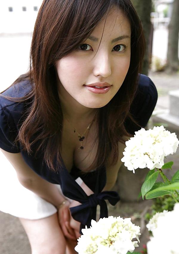 19P Japanese girl nude