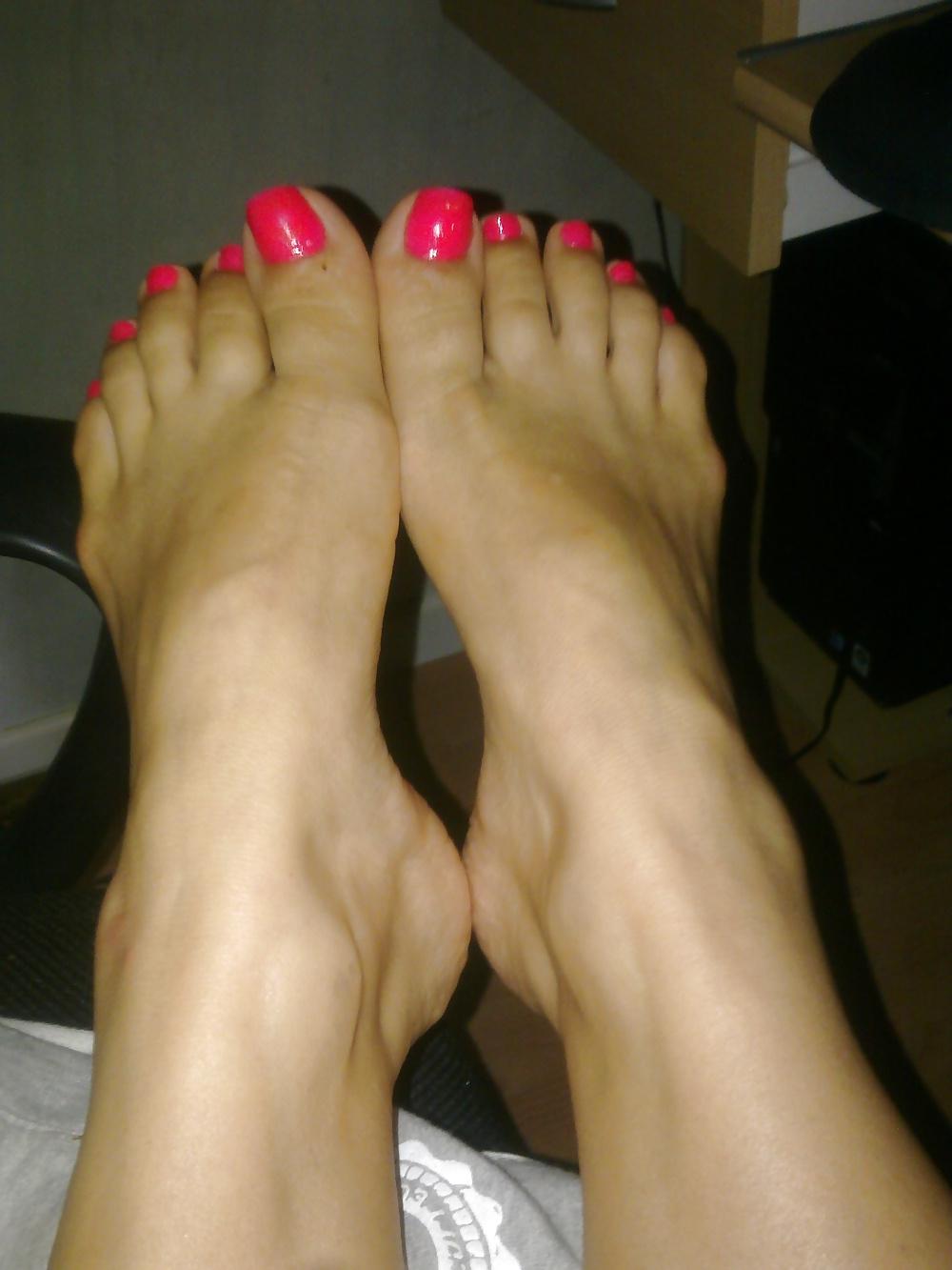 8P Pretty feet of my wife