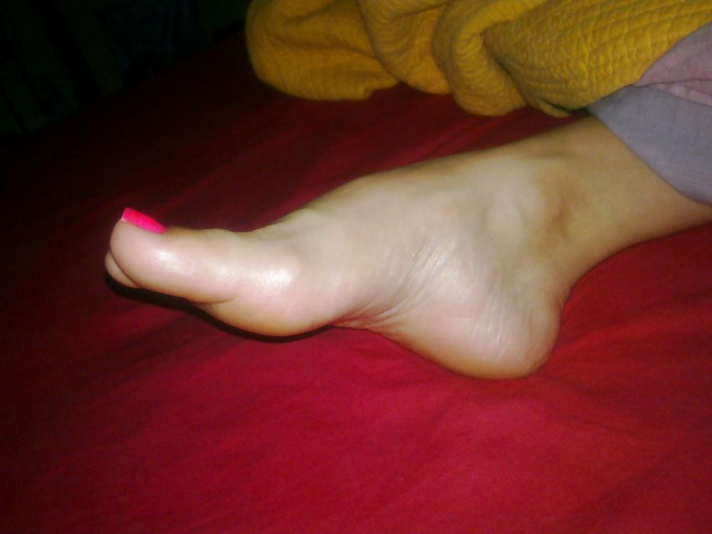 8P Pretty feet of my wife