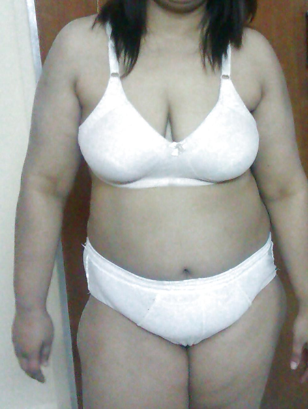 9P Indian wife bra wear