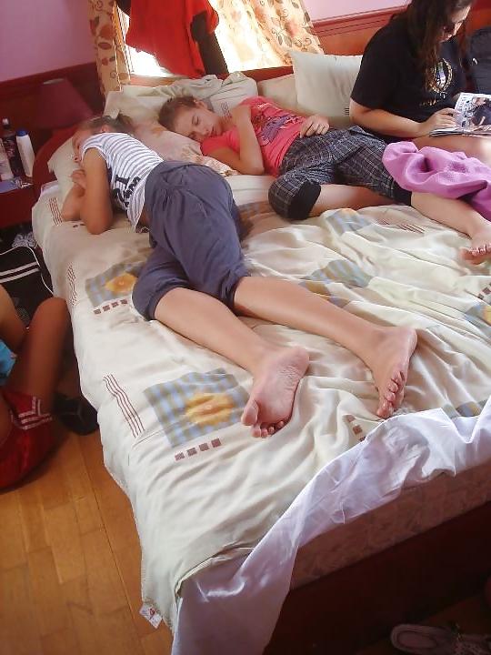 4P Fb sluts feet to cum on