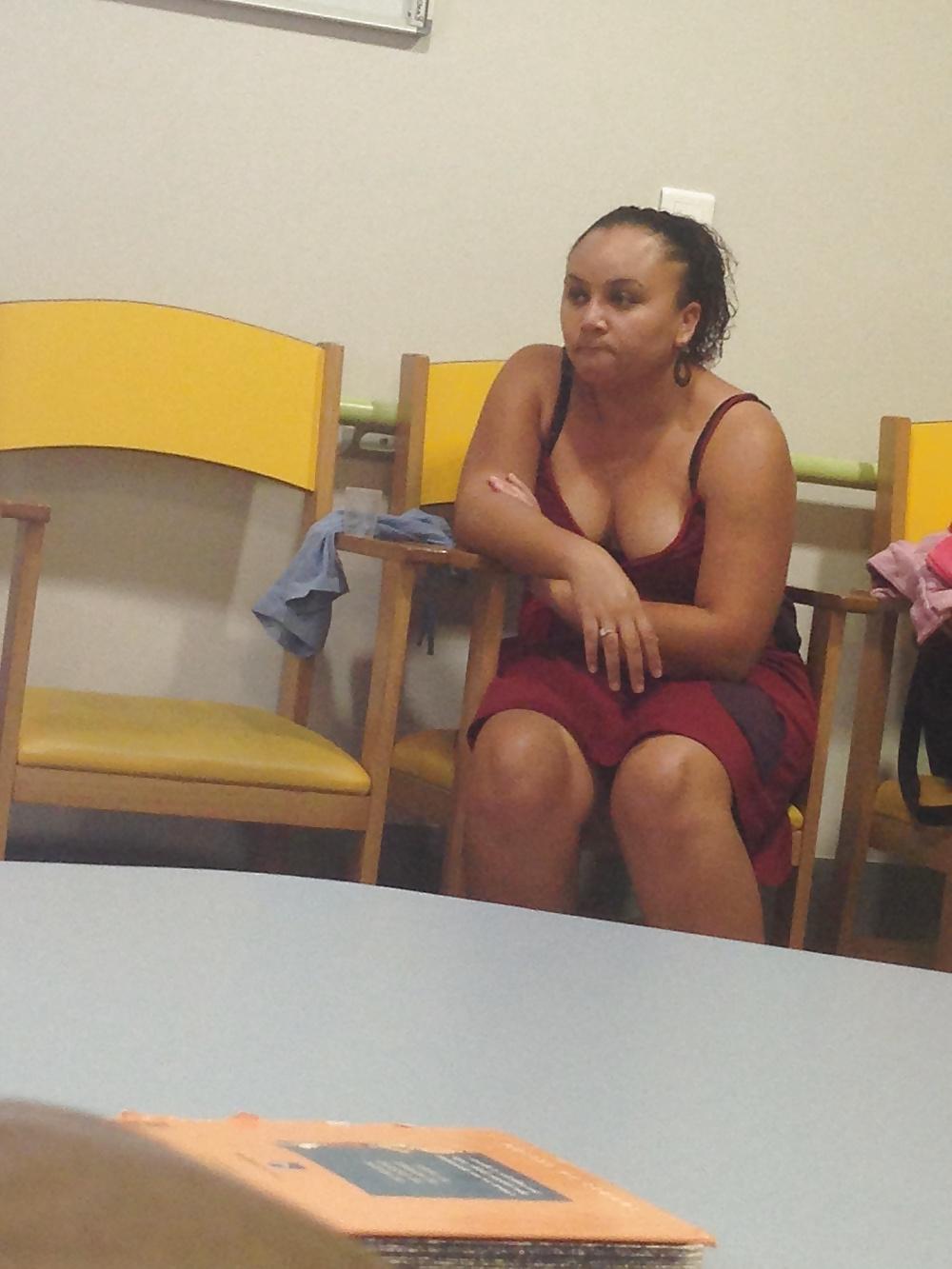 6P Reunionnaises in waiting room - 974