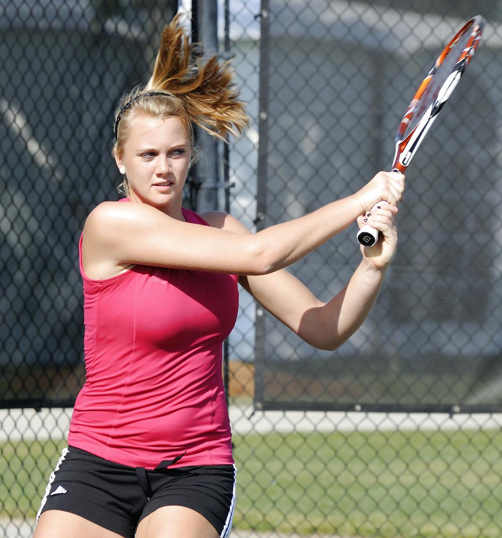 8P Malou Ejdesgaard sexy tennisplayer