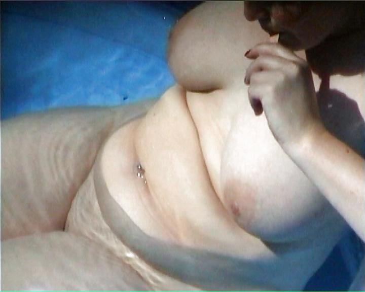 20P Chubby ex girlfriend nude in the pool