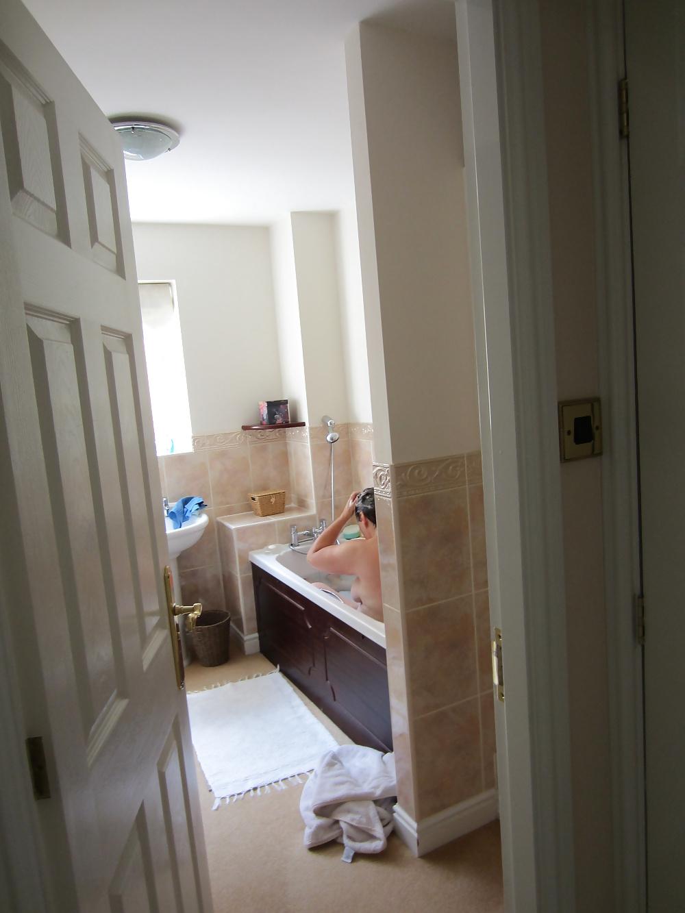 18P Voyeur in the bath