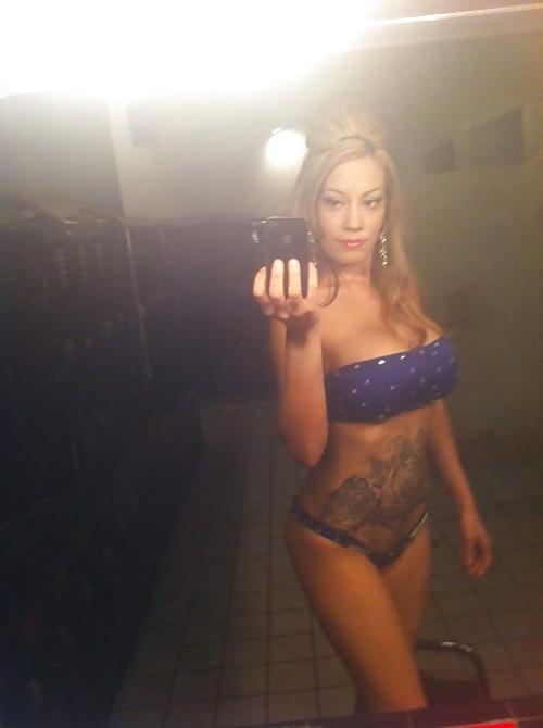 25P Strippers Locker Room 3 - Vestiaires strippers-Vestuarios