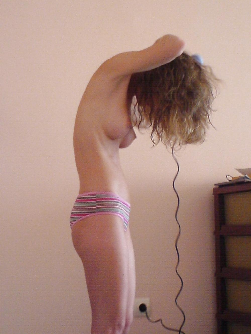 25P Girls caught naked in the bath