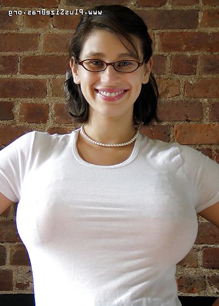 24P Plus size bra model