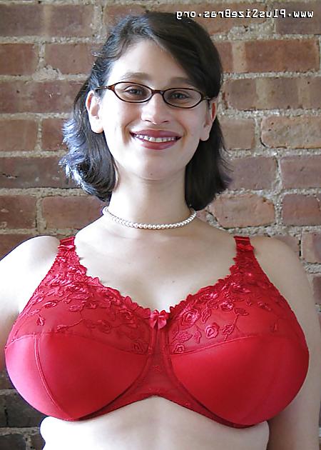 24P Plus size bra model