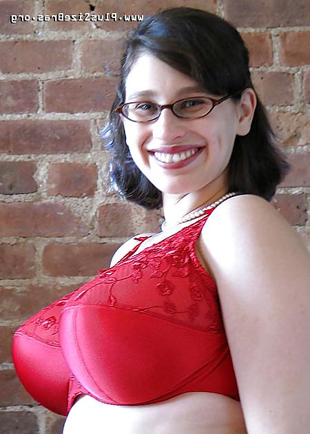 24P Plus size bra model