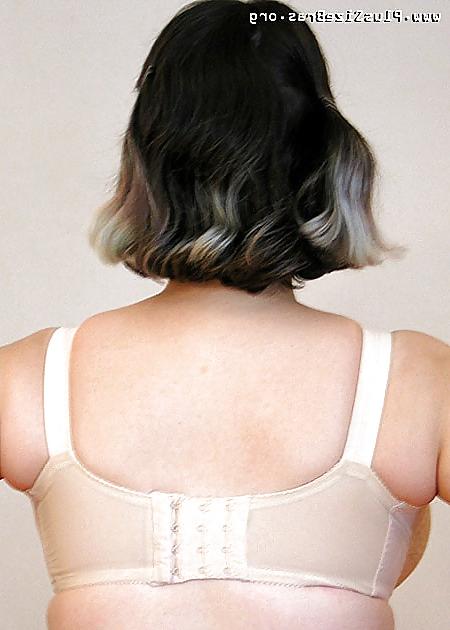 24P Plus size bra model