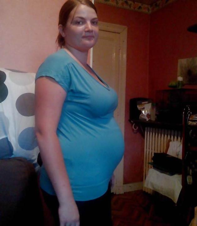9P Elodie K enceinte - pregnant