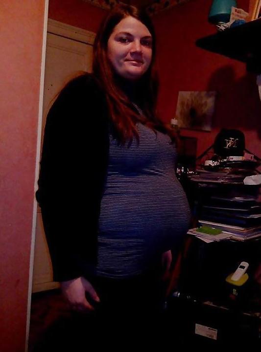 9P Elodie K enceinte - pregnant
