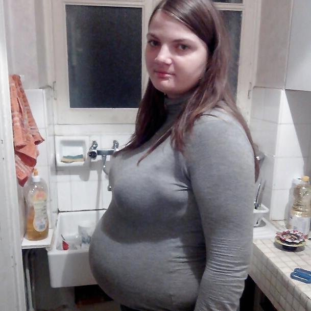 9P Elodie K enceinte - pregnant