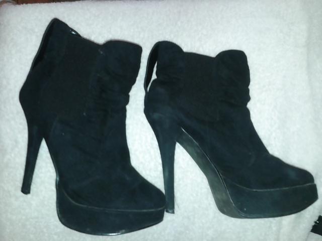 9P Cum on my friend's platform boot's