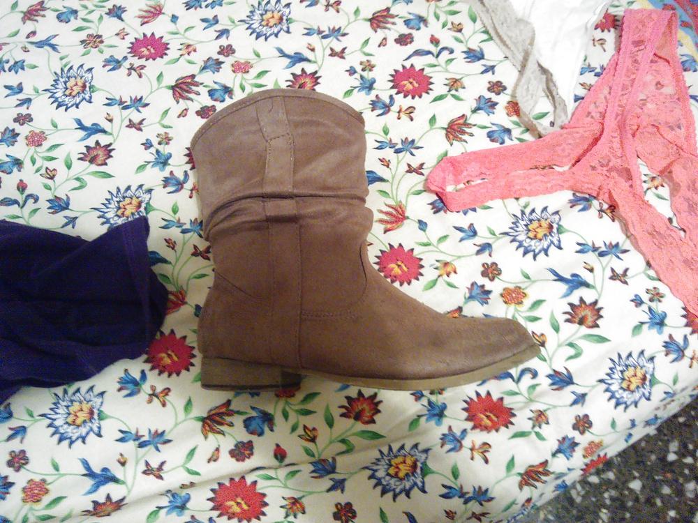 14P Friend room shoes and thongs cummed