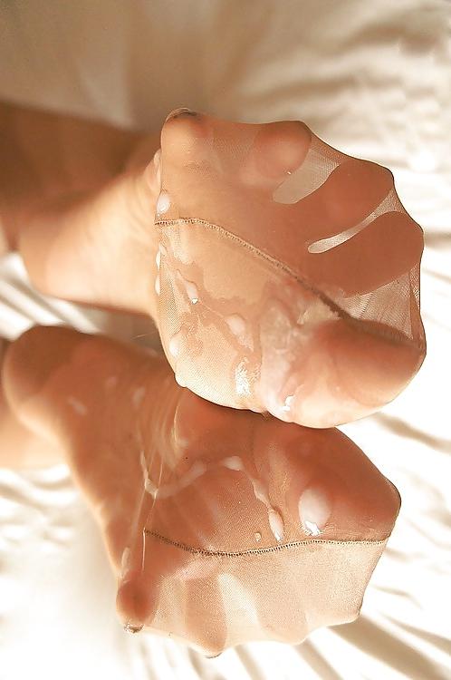 25P More jizzy nylons, cum on feet