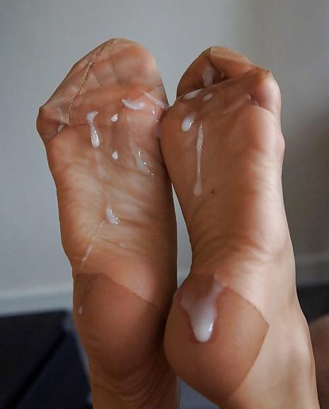 25P More jizzy nylons, cum on feet