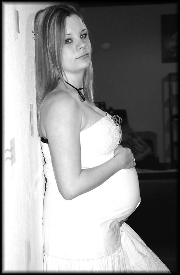 9P Elodie D enceinte - pregnant