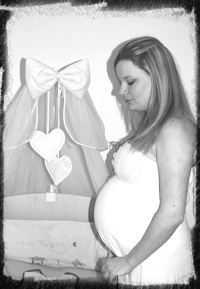 9P Elodie D enceinte - pregnant