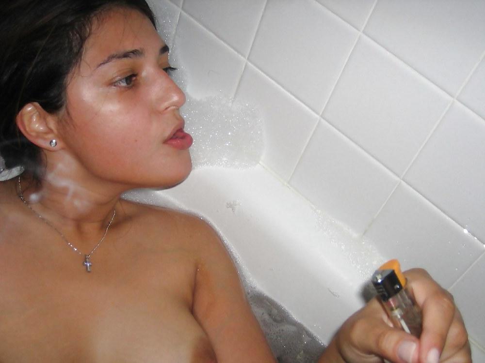 25P Pot Smoking Naked Girlfriend