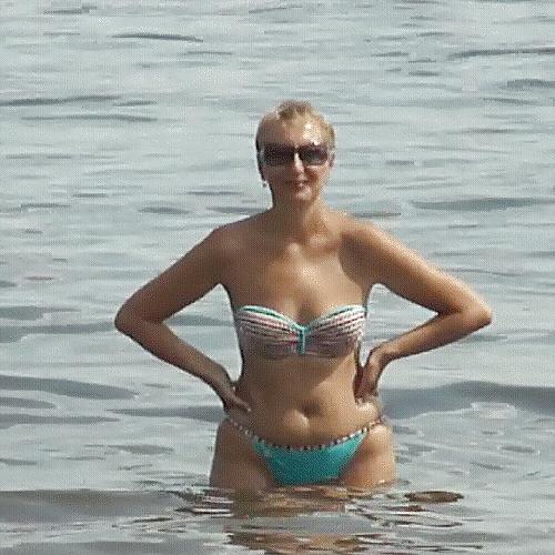 25P Mature Milf in Bikini