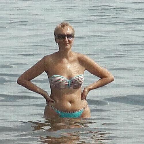 25P Mature Milf in Bikini