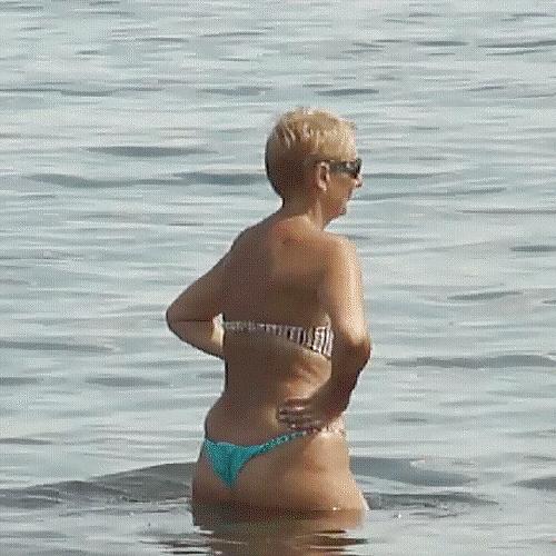 25P Mature Milf in Bikini
