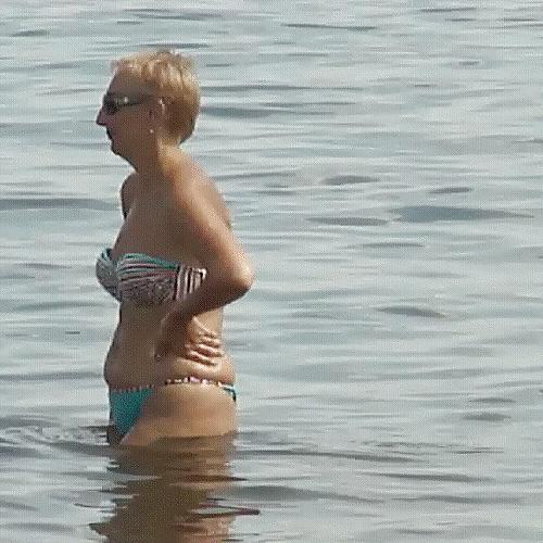 25P Mature Milf in Bikini