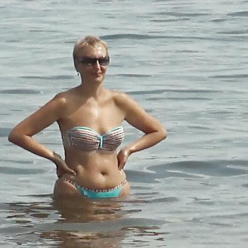 25P Mature Milf in Bikini