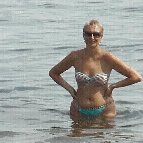 25P Mature Milf in Bikini