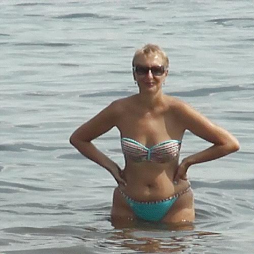 25P Mature Milf in Bikini