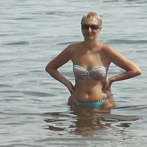 25P Mature Milf in Bikini