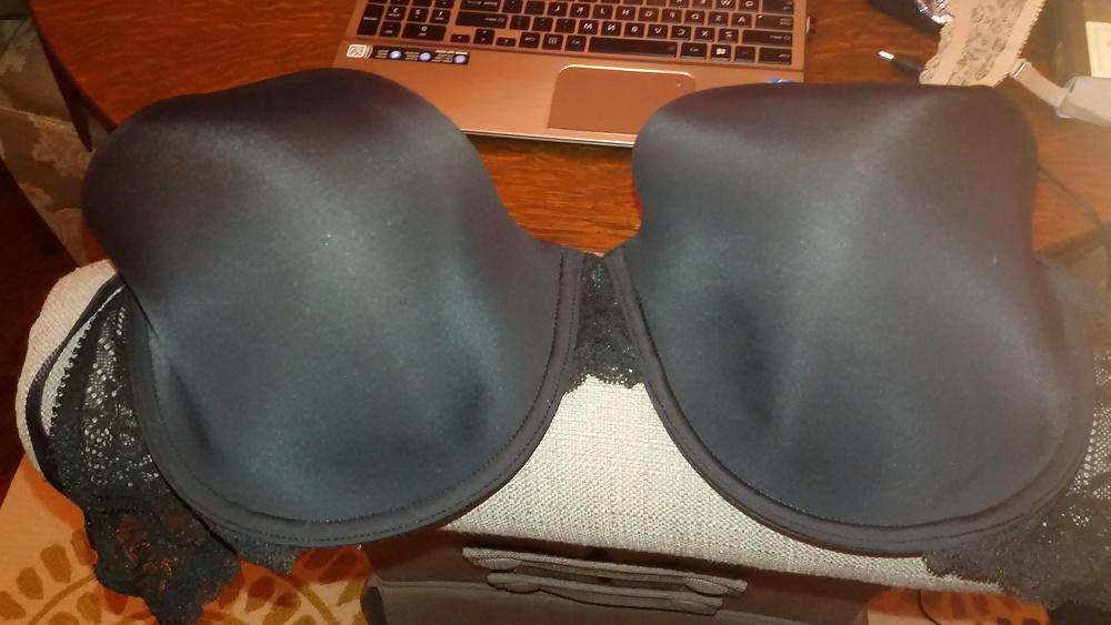 8P Neighbors black bra.