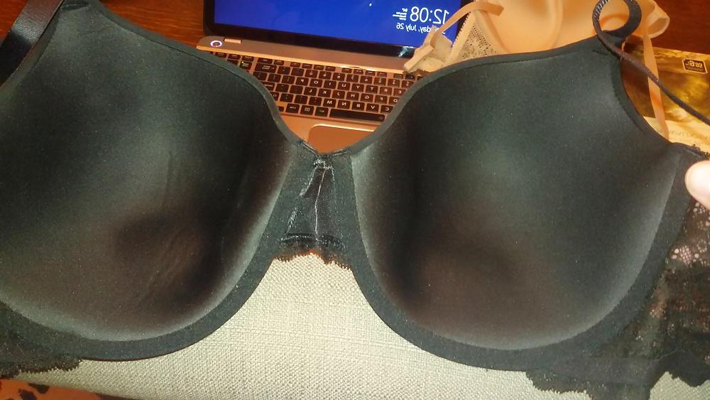 8P Neighbors black bra.