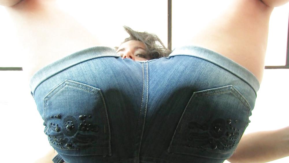 25P Sit on my face please