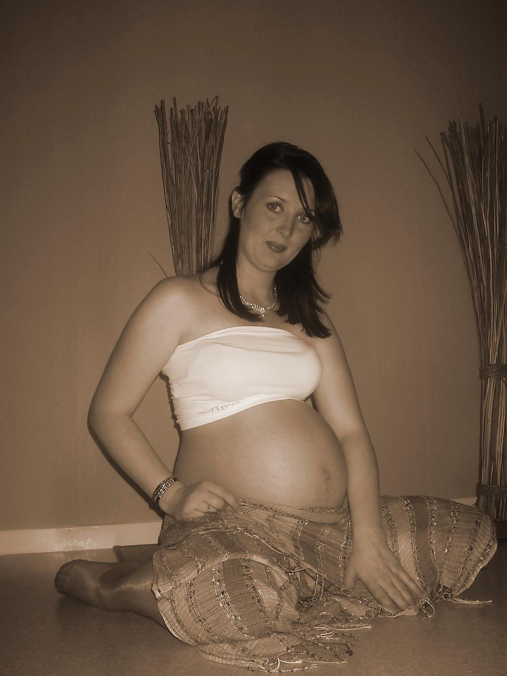 11P Vanessa B Enceinte - Pregnant 3