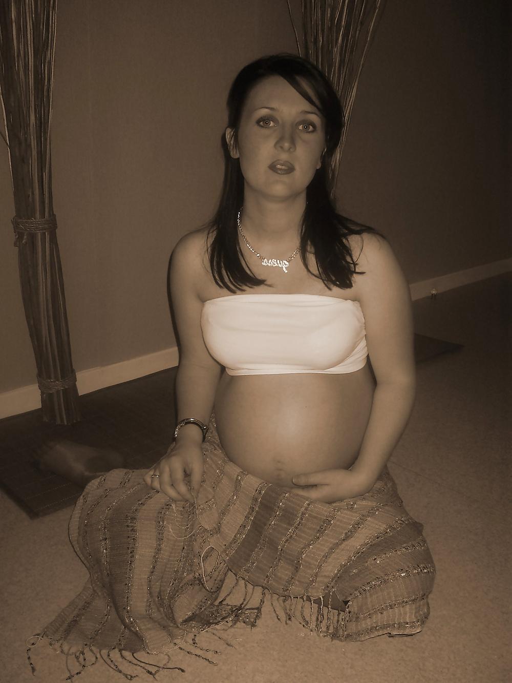 11P Vanessa B Enceinte - Pregnant 3