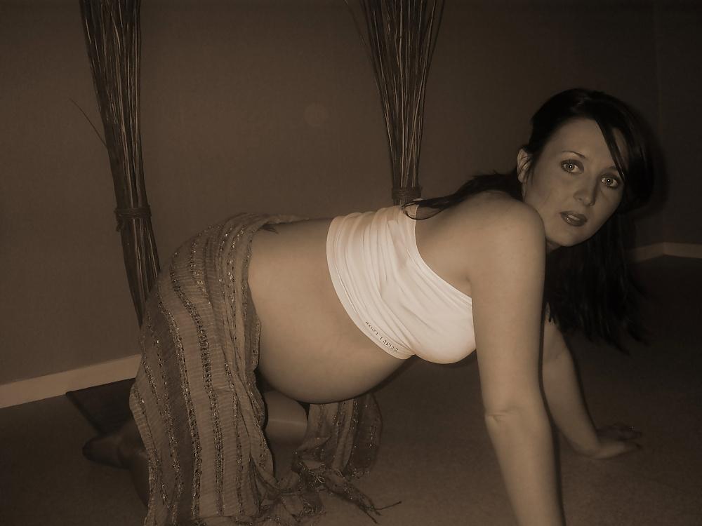11P Vanessa B Enceinte - Pregnant 3