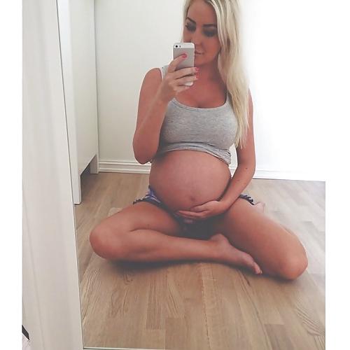 25P Hot Pregnant Women 3