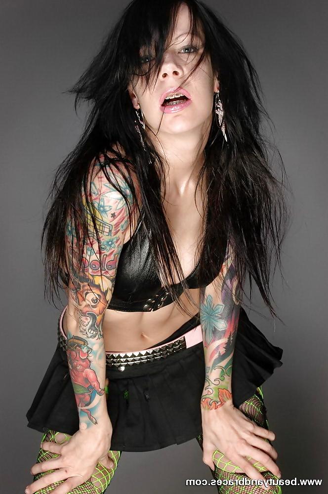 15P TATOO BABE WITH BRACES