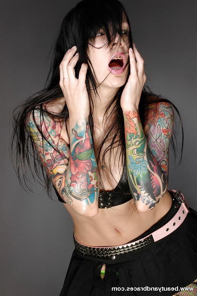 15P TATOO BABE WITH BRACES