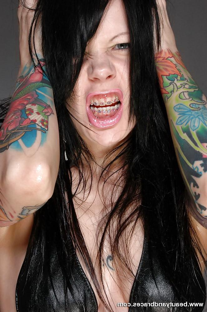 15P TATOO BABE WITH BRACES