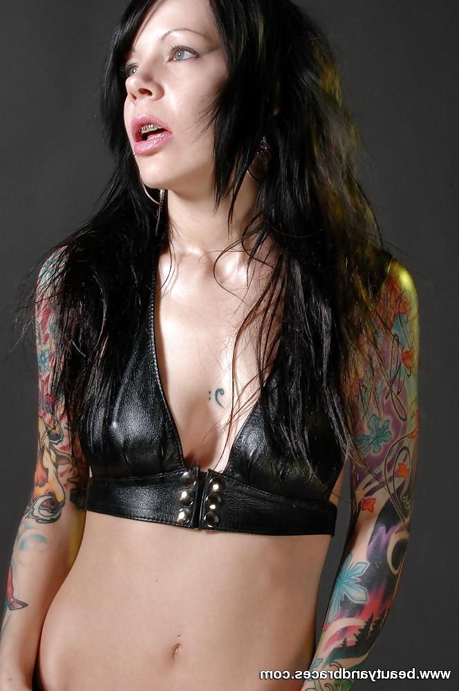 15P TATOO BABE WITH BRACES