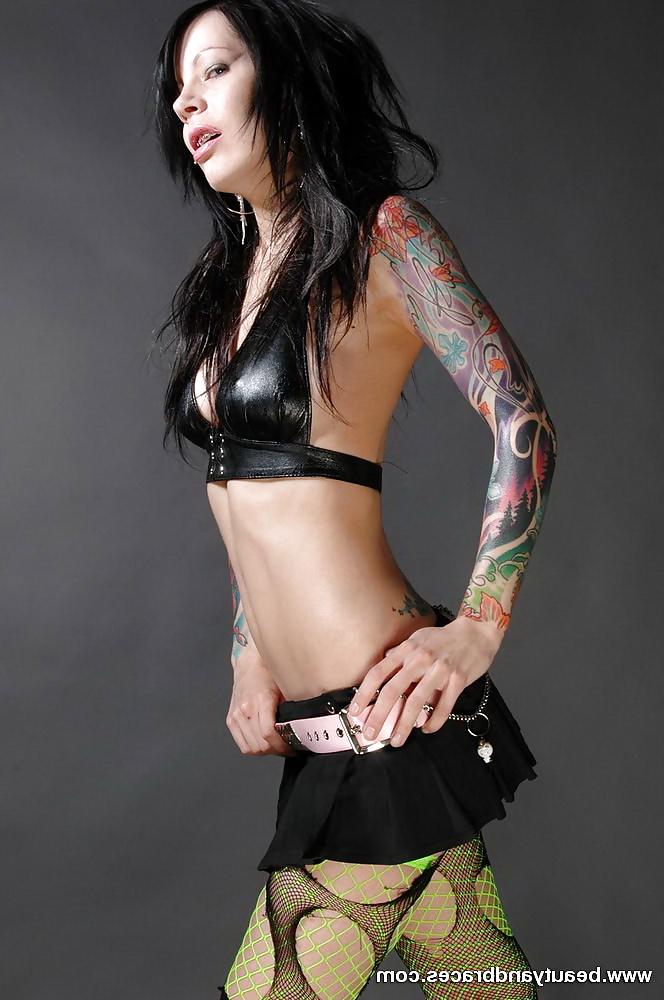 15P TATOO BABE WITH BRACES